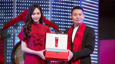 中国美正当红，尊龙网站A股上市，引领新时代
